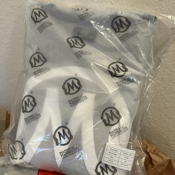 Mamba & Mambacita Stone Grey Logo Sweatshirt - NWT-100% Authentic with packaging - Picture 5 of 5